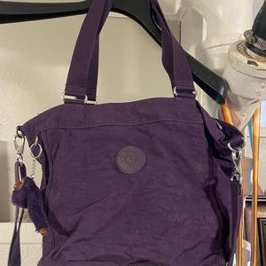 2 ladies shoulder bags